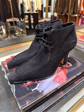 NWOT Burberry black Suede Lace-Up Women's Ankle Boots